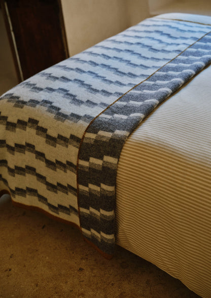 Jacquard Stepped Stripe Wool Blanket | Ecru/Charcoal